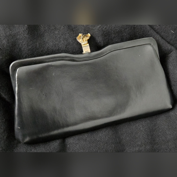 Vintage Clutch Black w/ Goldtone Leaf/Petal Closure Sateen Inside-Chain Attached - Picture 3 of 4